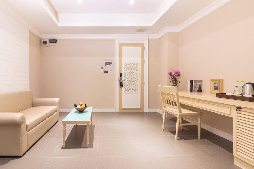 The Raya Surawong Bangkok Hotel Bagian luar foto