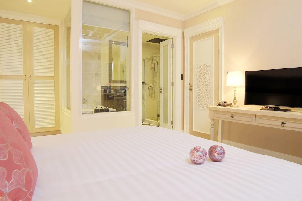 The Raya Surawong Bangkok Hotel Bagian luar foto