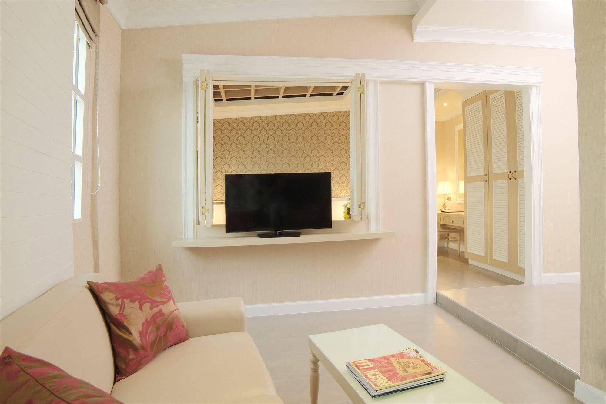 The Raya Surawong Bangkok Hotel Bagian luar foto